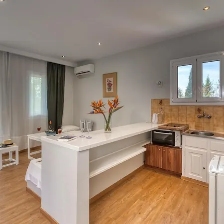Lägenhetshotell Folies Corfu Town 3*