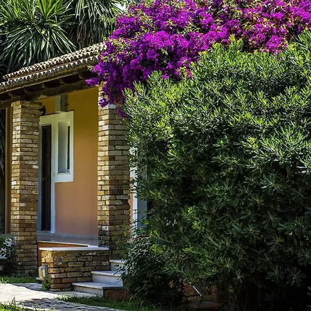 Folies Corfu Town アパートホテル